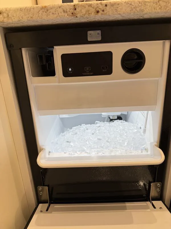 Built-in ice machine with a full bin of clear ice